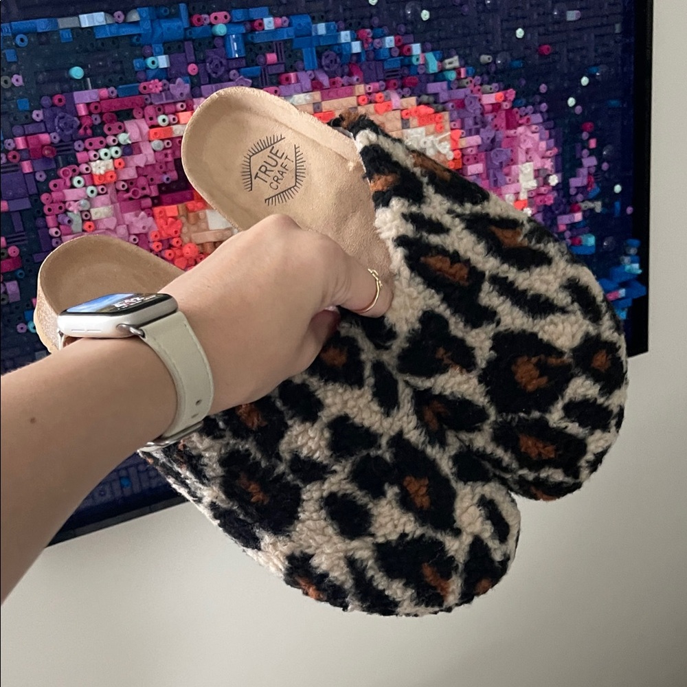 True Craft Women's Leopard Print Slippers